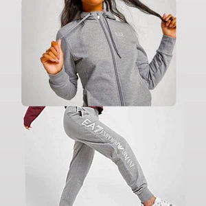 Armani dress - Storlek xxs men passar definitivt XS med. Pris går möjligtvis att diskutera vid snabb och smidig affär men jag köpte för betydligt mer än vad jag säljer för