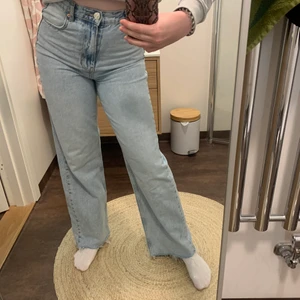 Jeans - Säljer dessa gina jeans pågrund av att jag inte använder de, har bara använt de 2-3 gånger, så ser ut som nya💞 nypris var 599 men säljer de för 300 frakt! köparen står för frakten!!💞💞 