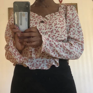 Blus  - Söt blus från bohoo. Oanvänd och pris kan diskuteras.