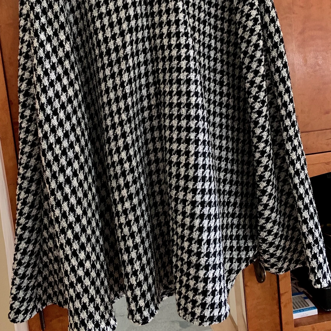 Svartvit kjol i nyskick från H&M - 90