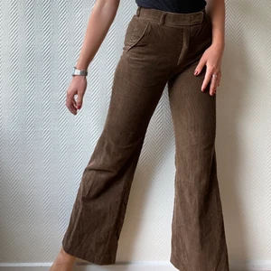 Bruna manchesterbyxor - Passformen på dessa byxor är helt otroliga!! Säljer pga lite för små för mig men verkligen i hur bra skick som helst❤️ frakt tillkommer!