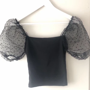 Svart fin topp från Newyorker - Fin svart topp från Newyorker i storlek XS. Använt fåtal gånger.💕