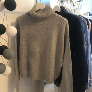 Tröja  - As snygg tröja i strl s. 100kr + frakt 📦🥰