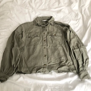 snygg skjorta - pris diskuteras samt leverans 