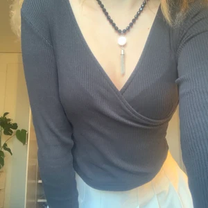 Svart långärmad tröja! - Super fin långärmad tröja. Säljer eftersom jag inte använder den längre. Storlek XS/S. Bra skick! 