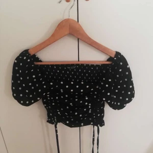 Topp - Endast andvänd en gång, från shein i storlek xs. Köparen står för frakt