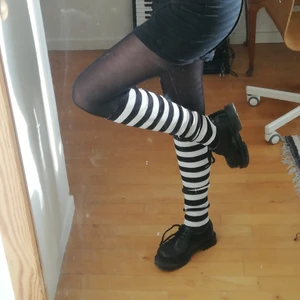 Benvärmare!  - Ascoola benvärmare! One of a kind! Stretchigt tyg och ganska långa så passar många men skulle säga typ xs-m❤️💞