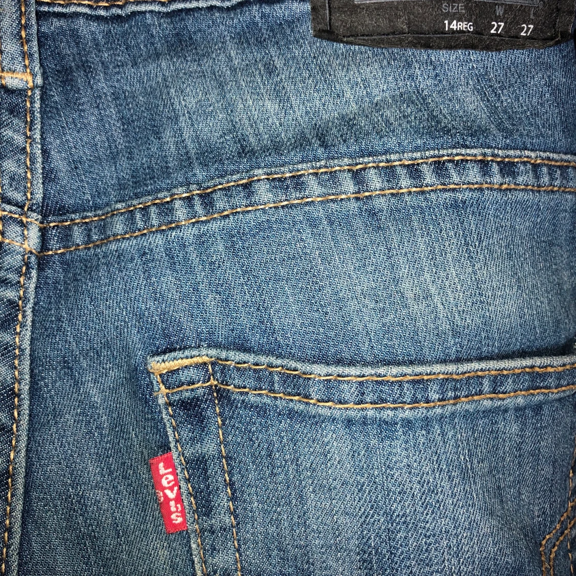 Loose Levis Jeans - 90