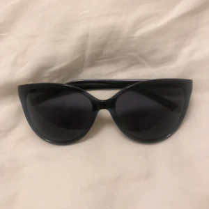 Solglasögon  - Snygga solglasögon, perfekt för kommande vår och sommar ☀️😎😍