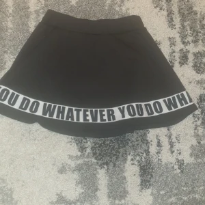 Skirt/kjol - Användning 1-3 gånger dem är kort men fin och är väldigt fin för sommaren plus bra kvalitet💖