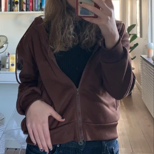 HUVTRÖJA -Shein - Brun huvtröja från Shein, helt oanvänd!!💕💕💕kan mötas upp eller frakta!