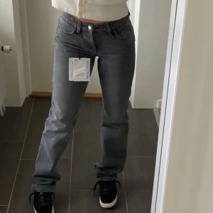  zara jeans! - Säljer dessa snygga jeans från zara för 300 kronor, de är endast testade. Storlek 36. 
