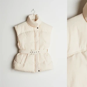 Väst från ginatricot  - Säljer denhär jätte fina västen, den var tyvärr för stor för mig & inte riktigt min stil. Säljer för 450kr, nypris 649kr :) frakt är inkluderat. Fler bilder går att få.