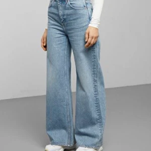 Blåa weekday jeans - Snygga jeans från weekday i modellen ace som inte är använda pga att dom är för korta för mig :( pris kan diskuteras😁