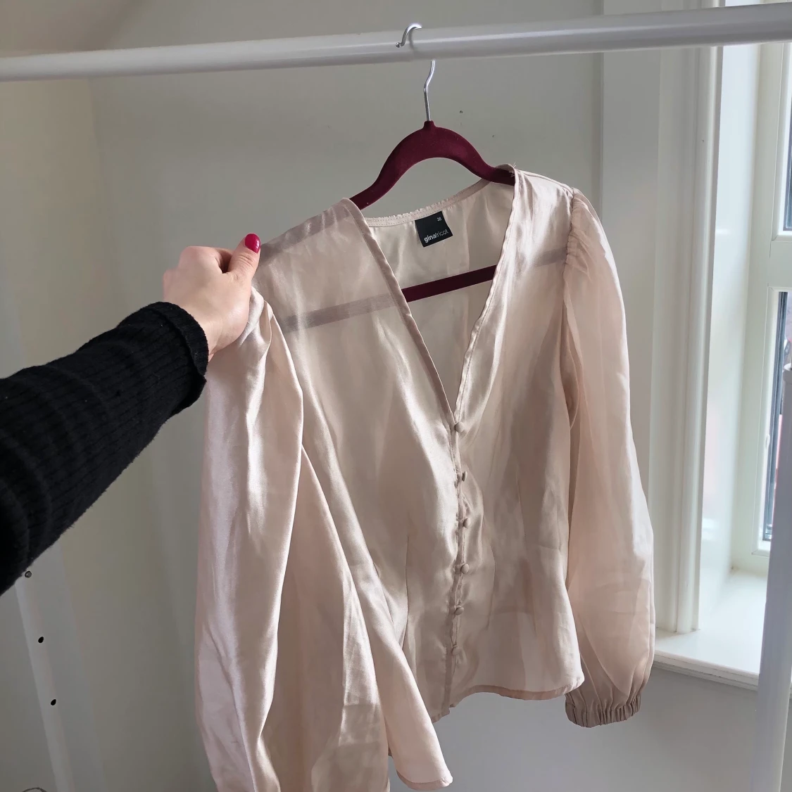 Ginatricot guldig blus, strl S