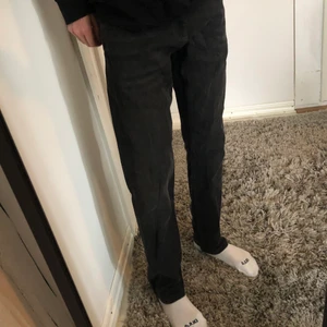 Edc straigt fit jeans  - Edc organic grå svarta jeans. Straight fit, knappt använda. 