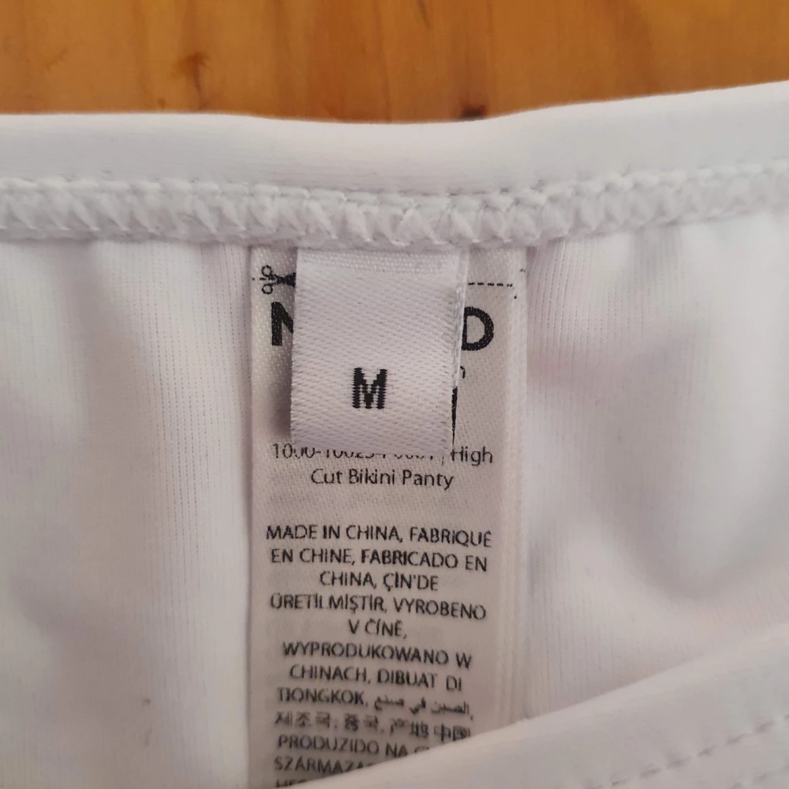 Vit bikini från Na-kd i strl M o 75A - 91