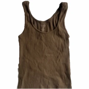 Brandy Melville linne  - Supergulligt brunt linne från brandy Melville! Vet ej namnet på modellen då den verkar vara slutsåld:( Skriv för fler frågor<3 frakt 45