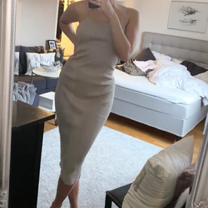 Ribbad klänning - Superfin och skön rippad klänning från h&m. Helt oanvänd då den tyvärr är lite för stor för mig..