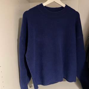 säljer denna jätte fina marinblå stickade tröja från zara❤️❤️ Använd fåtal gånger, 200 kr +frakt