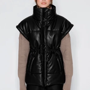 Faux Leather west - Intressekoll på min väst från lxa! Super skön och så himla snygg men kommer tyvärr inte till användning så mycket💖💖