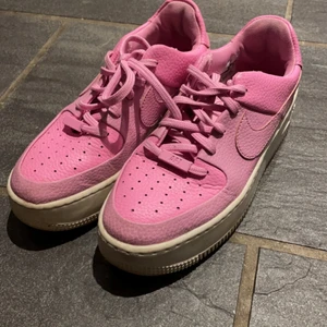Nike skor  - Säljer mina jättefina rosa skor från Nike.