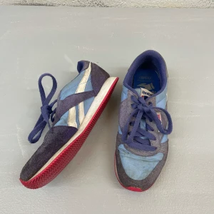Vintage reebok strl 37 - Så skönt slitna och grymma att gå i. Kan skickas eller hämtas vid hållplats trekanten 
