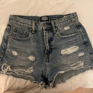 Skitsnygga shorts till sommaren från Crocker, går inte att köpa längre. Säljer för de blivit för små. 