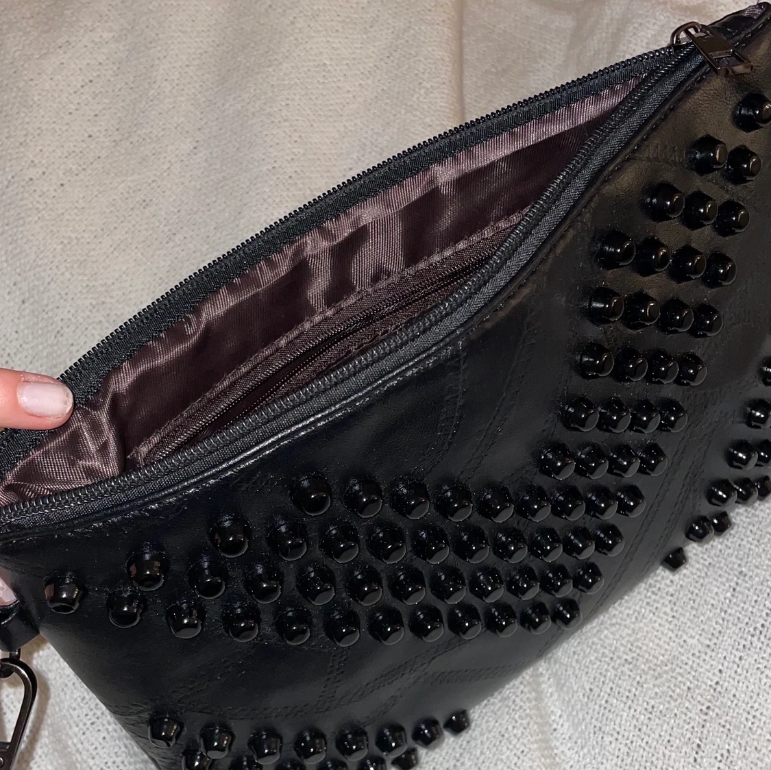 Väska med nitar - 91