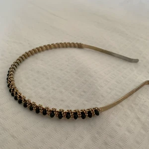 Diadem  - Superfint diadem från hm! Nypris: 79 kr Mitt pris: 30kr ❤️‍🔥 Perfekt till Stockholms stilen!