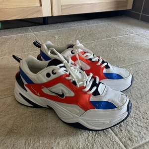 nike m2k tekno - Skorna är i bra skick, kommer bara inte till användning längre. Har tyvärr inte kvar skokartongen.