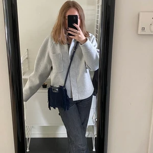 Kort kappa - INTRESSEKOLL på denna populära kappa från Nakd i stl 36💗 säljer för 500+frakt helt slutsåld på hemsidan💗 kolla gärna in mina andra annonser också FÖRST TILL KVARN