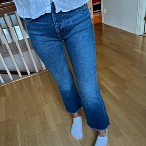 Jeans - Superfina short bootcut jeans från Zara! 