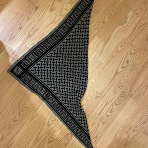 Tørklæde - Jeg får det desværre ikke brugt nok.