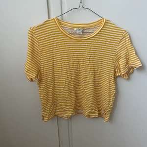 Tröja från monki - Randig tröja från monki, använd Max 2 ggr