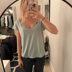 Zadig t-shirt - Zadig t-shorts i en så fin färg och som sitter så snyggt på💖