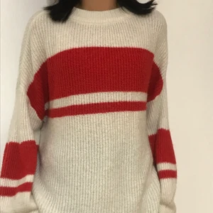 Tröja  - Säljer en av mina favorit tröjor. Den är jätte bekväm och har bra material. Frakt tillkommer :))