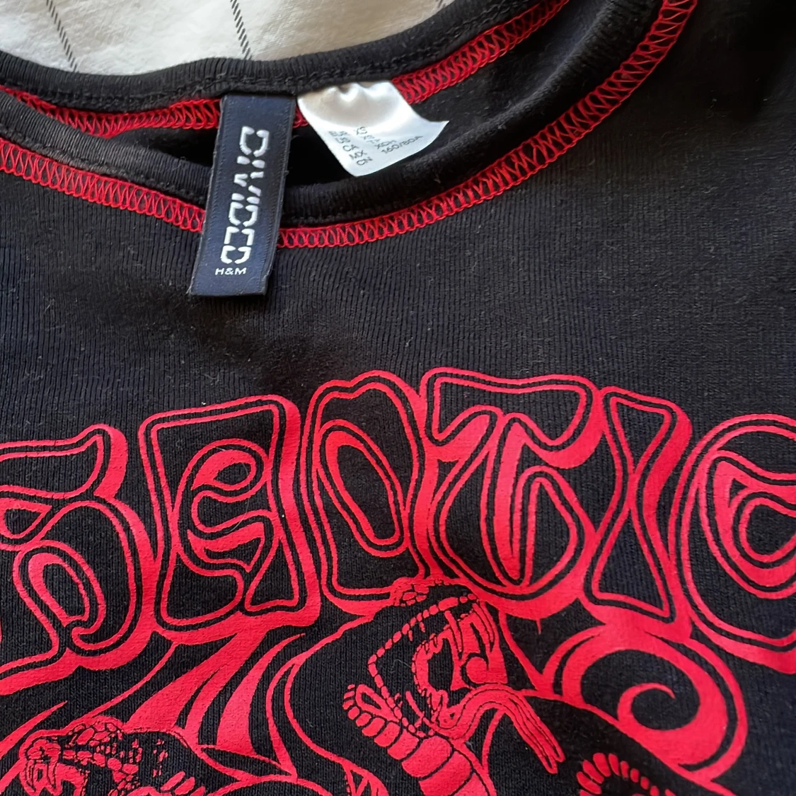 Svart röd crop top  - 91