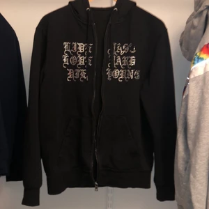 Svart tröja - Svart rhinestone tröja storlek SMALL