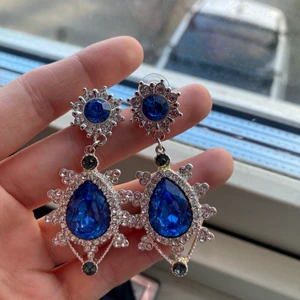 Örhängen - Skitfina örhängen från en small business här i malmö men som tyvärr inte kommer användas. Köpta för 129