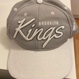 Brooklyn kings keps  - Vit basketboll keps