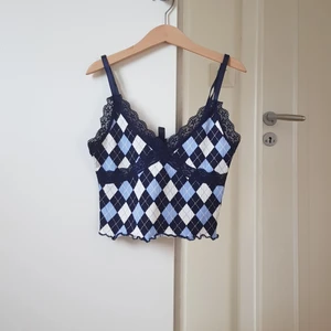 Rutig topp - Jag har andvänt den en gång så den är som ny.