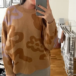 Super mysig tröja stl S/M - Använd bara två gånger! Super fin och mysig passar både S och M