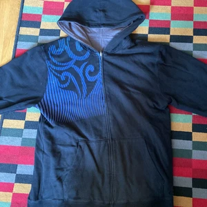 Ut och in vändbar hoodie - Super snygg utvändbar hoodie, y2k, bra skick, stl m-l oversize 