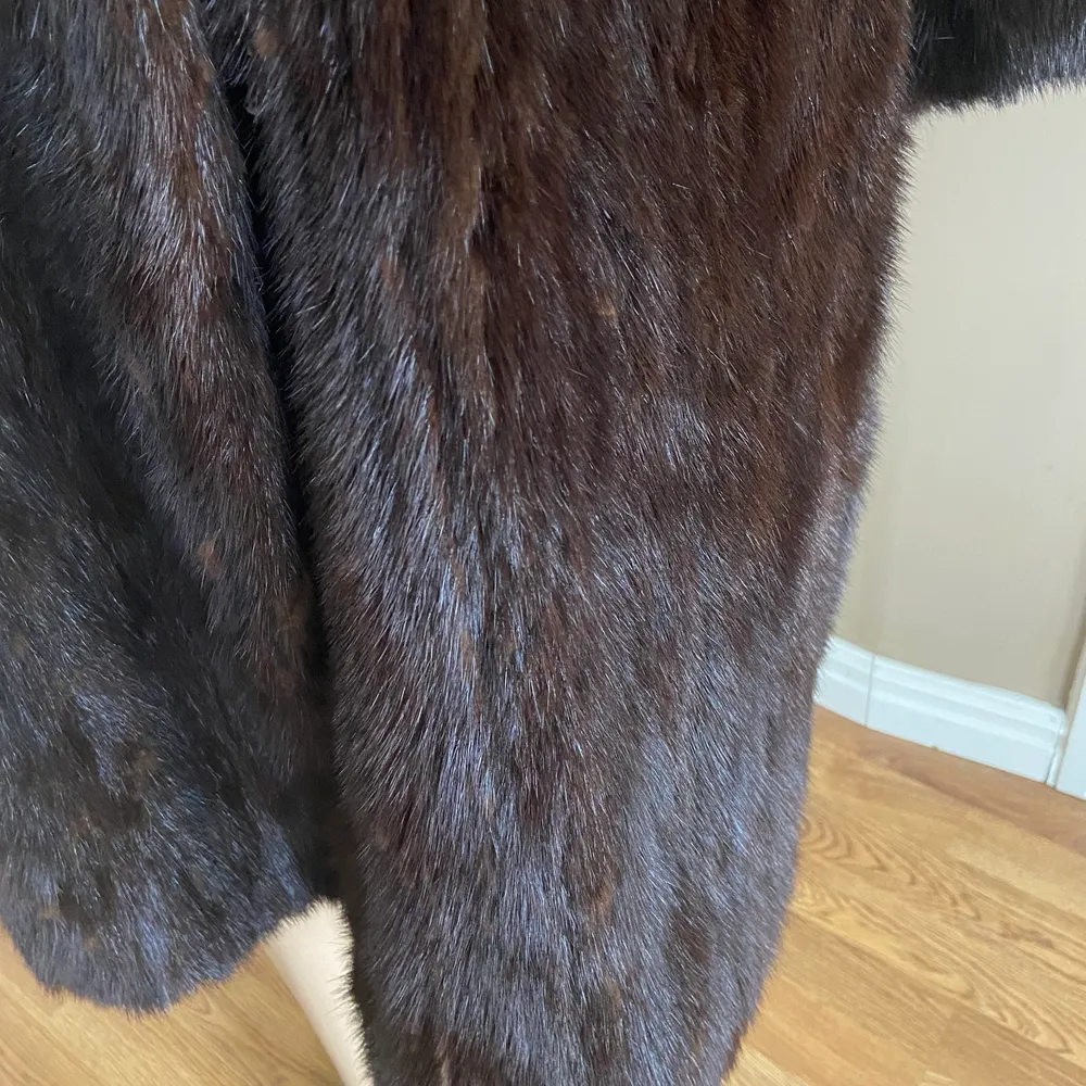 AMAZING REAL MINK FUR COAT  Perfect condition, almost never worn.  Fits a size 36-44.  Thick and comfortable to wear ❄️. Jackor.