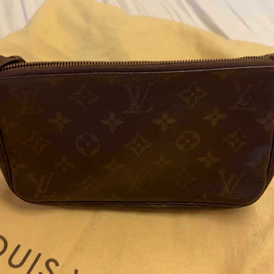 Louis Vuitton Pochette Accessoires - 90