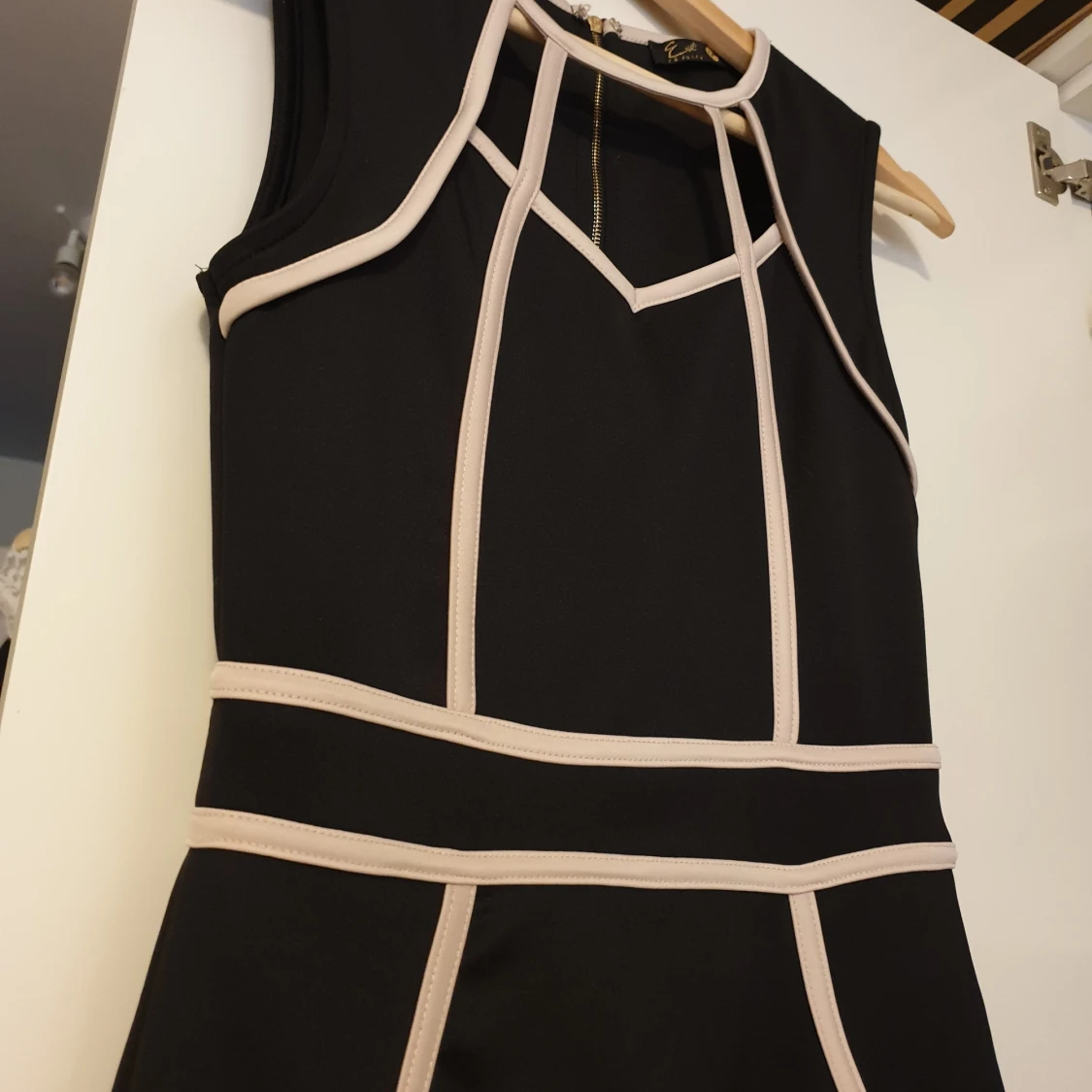 Svart klänning i storlek 10 - 91