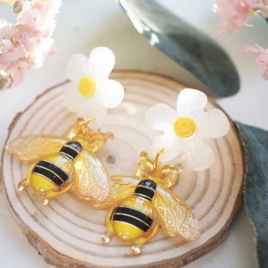 Super cute bee 🐝 with white flower earri - Earrings made from acrylic- light weight- colorful 