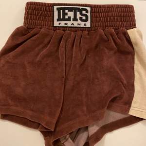 iets frans shorts size xs, but it’s a bit big so it could also be considered as size s. has been worn a few times and in really good condition. original price was 530 kr. 
