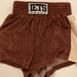 inte frans shorts- size xs  - iets frans shorts size xs, but it’s a bit big so it could also be considered as size s. has been worn a few times and in really good condition. original price was 530 kr. 